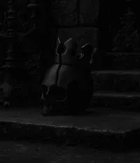 Crowned Skull Sculpture - Küçük görsel 2